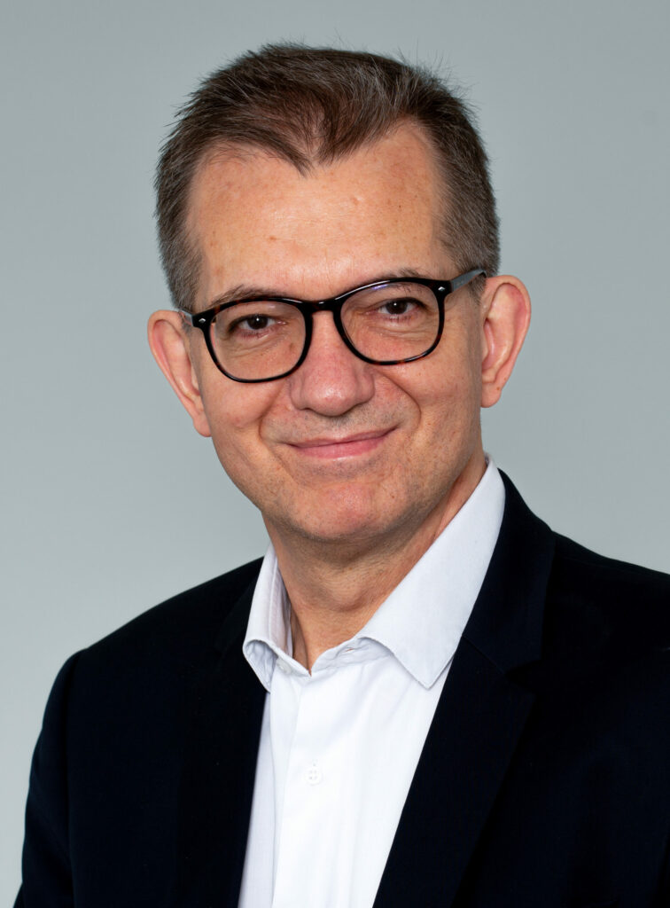 Interview du Docteur Vincent de Parades - Chef de service de Proctologie 1 de Parades 5 scaled e1778501422404